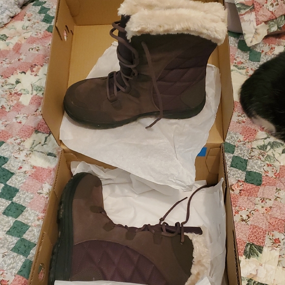 Columbia Chocolate Brown Water Proof Winter Boots - Picture 2 of 10